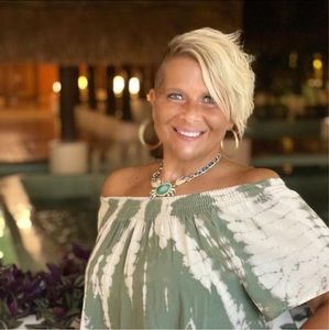 Meet your Posher, Debbie